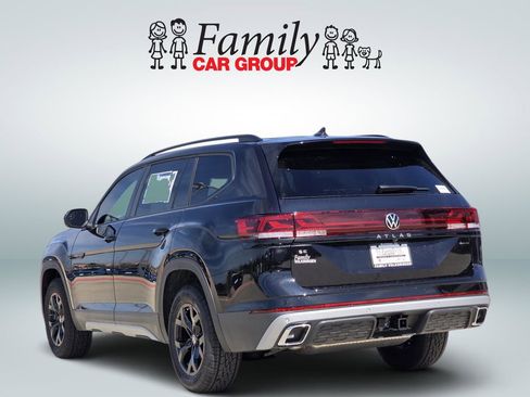 New 2026 Volkswagen Atlas Peak Edition image 3