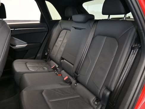 Used 2025 Audi Q3 2.0T Premium image 34