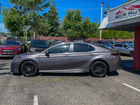 Used 2022 Toyota Camry SE FWD image 8