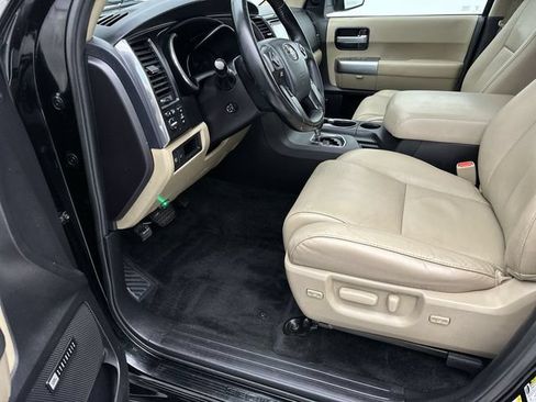 Used 2018 Toyota Sequoia Limited w/ Safety & Convenience Package AWD/4WD image 11