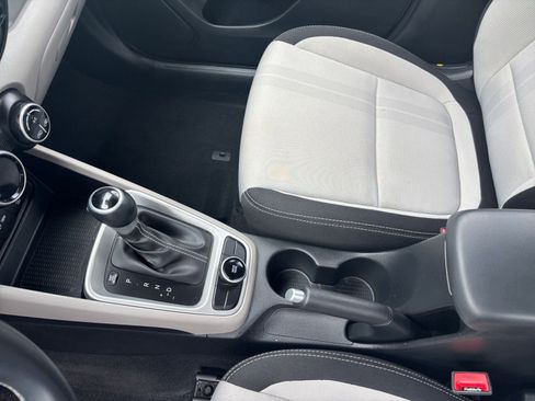 Used 2025 Hyundai Venue SEL FWD image 41