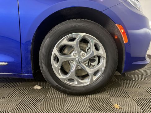 Used 2021 Chrysler Pacifica Limited w/ Premium & Safety Sphere Group image 48