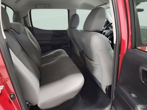 Used 2019 Toyota Tacoma SR image 17