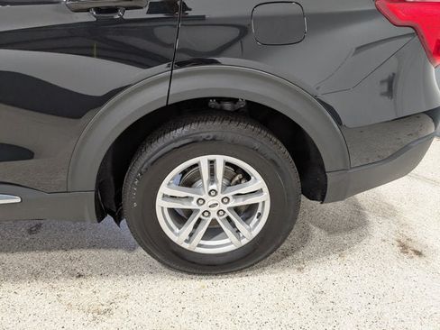 Used 2022 Ford Explorer XLT AWD/4WD image 10