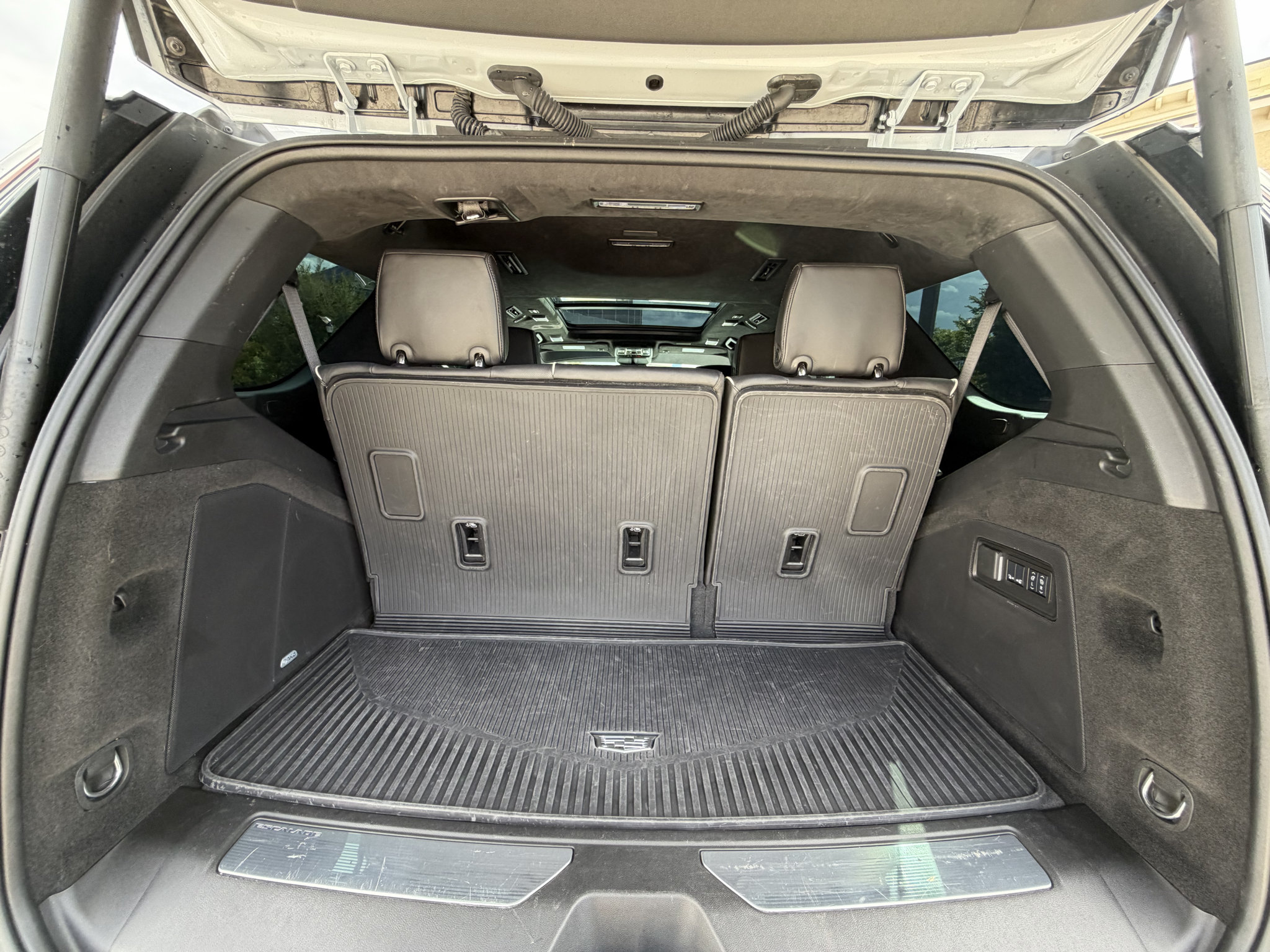 Used 2026 Cadillac Escalade Platinum Sport w/ LPO, ONYX Package AWD/4WD image 15