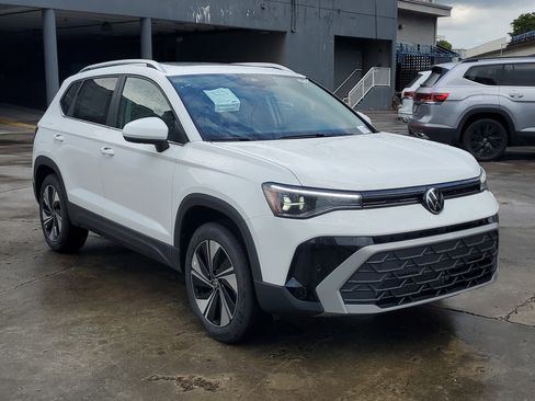 New 2026 Volkswagen Taos SE image 4