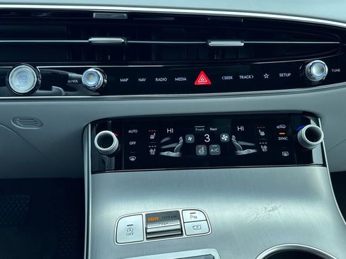 New 2026 Genesis GV70 2.5T Advanced image 9