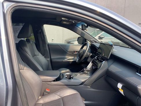 Used 2021 Toyota Venza Limited w/ Advanced Technology Package image 14