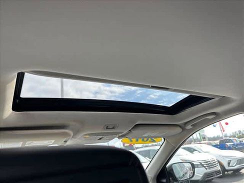 Used 2017 Nissan Pathfinder Platinum w/ Family Entertainment Package image 15