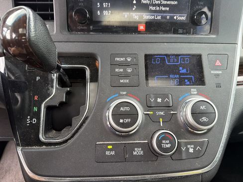 Used 2015 Toyota Sienna Limited FWD image 5