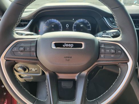 New 2025 Jeep Grand Cherokee Laredo X w/ Luxury Tech Group I image 16