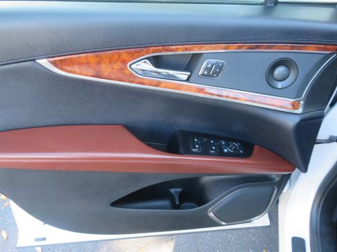 Used 2017 Lincoln MKX Reserve w/ Driver Assistance Package image 10