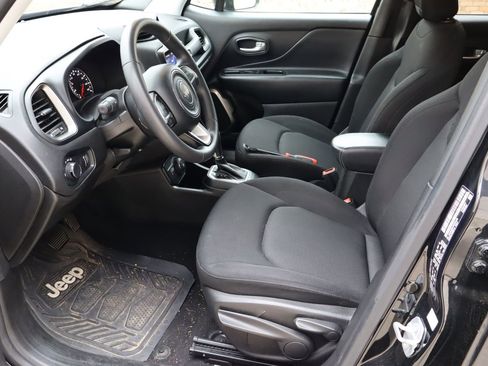 Used 2023 Jeep Renegade Latitude AWD/4WD image 14