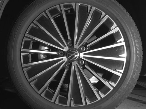 Used 2025 Volkswagen Taos SE image 12