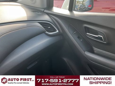 Used 2018 Chevrolet Trax LT w/ LT Convenience Package AWD/4WD image 23
