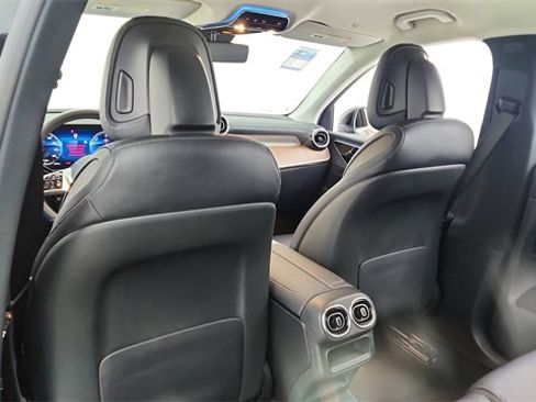 Used 2025 Mercedes-Benz GLC 350e GLC 350e image 31