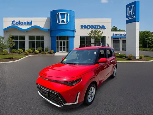 Used 2023 Kia Soul LX w/ LX Technology Package image 2