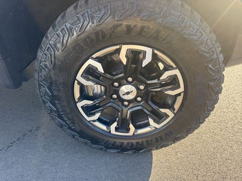 Used 2025 Chevrolet Silverado 1500 ZR2 w/ Technology Package image 35