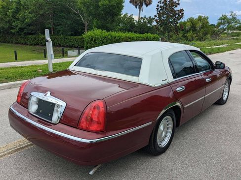 Used 1998 Lincoln Town Car Executive image 6