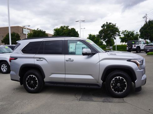 Used 2024 Toyota Sequoia SR5 w/ SR5 Premium Package AWD/4WD image 4