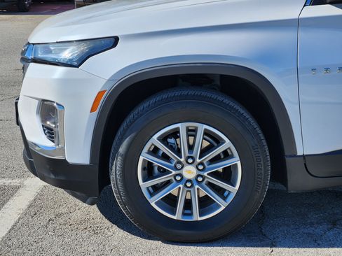 Certified 2023 Chevrolet Traverse LT w/ Rear Camera Mirror Package image 8