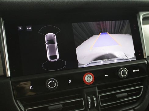 New 2026 Porsche Macan image 33