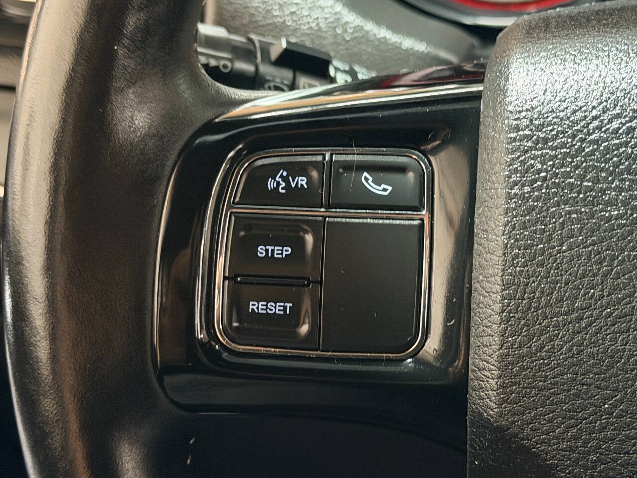 Used 2016 Dodge Grand Caravan SXT FWD image 34