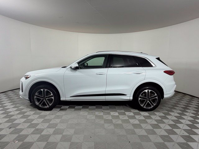Certified 2025 Audi Q5 Premium w/ Convenience Package AWD/4WD image 4