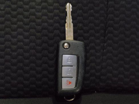 Used 2020 Nissan Rogue Sport S image 32