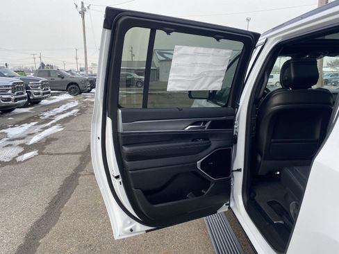 New 2026 Jeep Grand Wagoneer L Limited AWD/4WD image 28