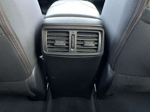 Used 2018 Nissan Rogue S image 31