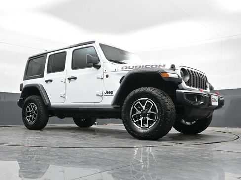 Used 2025 Jeep Wrangler Unlimited Rubicon AWD/4WD image 44