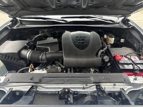 Used 2021 Toyota Tacoma SR AWD/4WD image 19