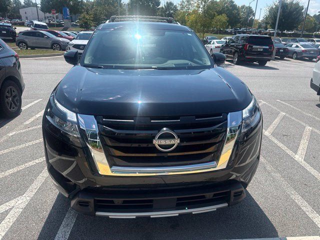 Used 2024 Nissan Pathfinder Platinum FWD image 3