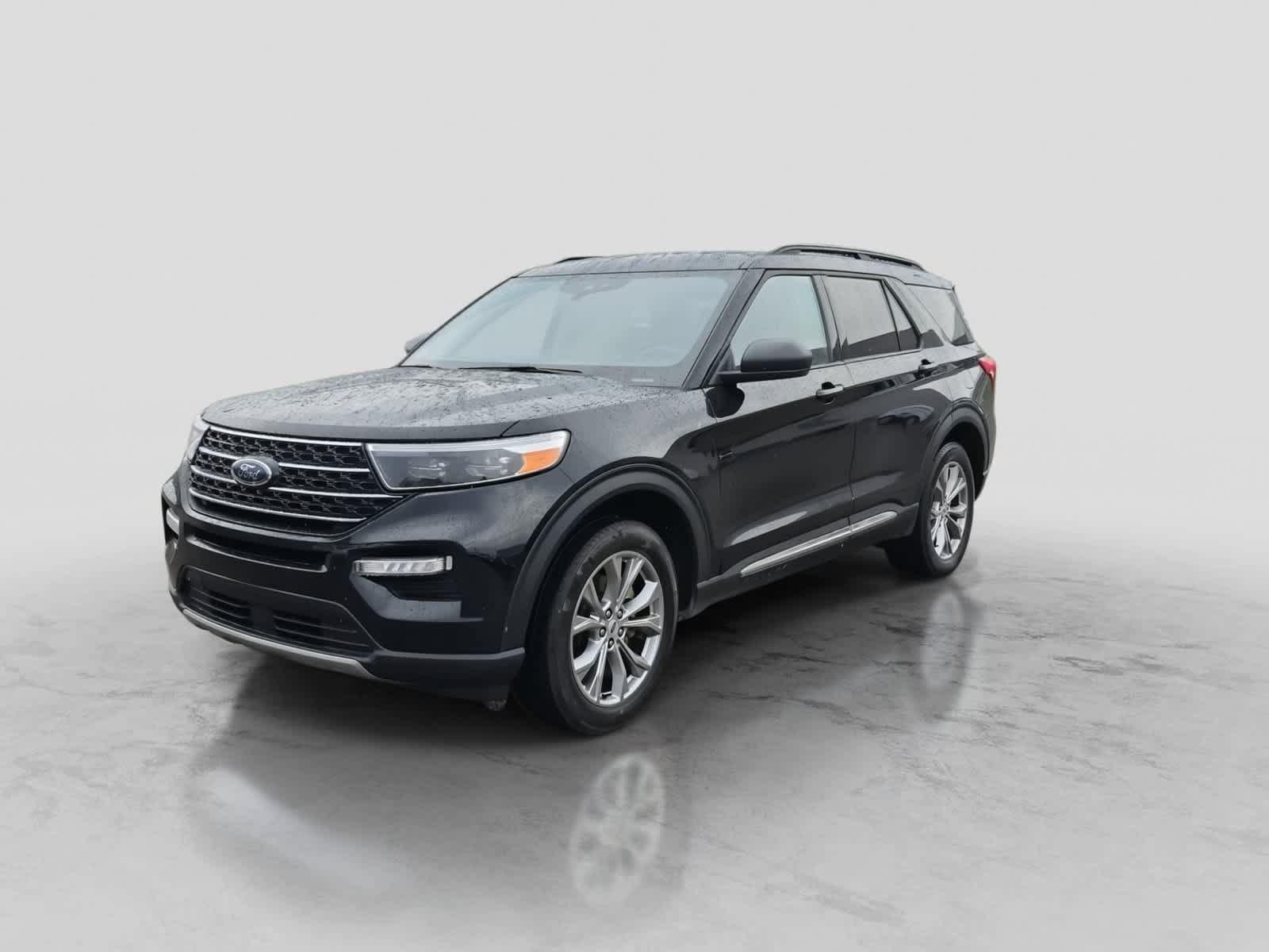 Used 2023 Ford Explorer XLT w/ Equipment Group 202A AWD/4WD image 4