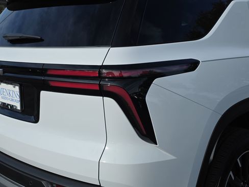 New 2026 Chevrolet Traverse LT w/ Sun and Wheel Package image 7