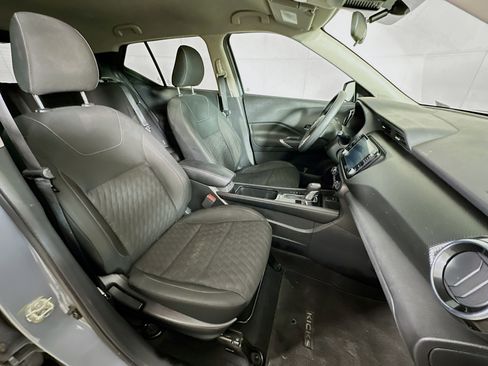 Used 2021 Nissan Kicks SV FWD image 28