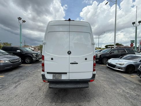 Used 2014 Mercedes-Benz Sprinter 2500 image 4