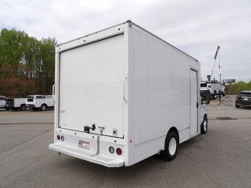 Used 2022 Ford E-450 and Econoline 450 Super Duty image 7