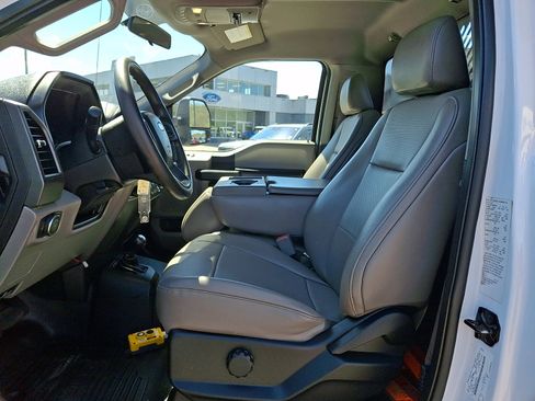 Used 2019 Ford F550 4x4 Regular Cab Super Duty w/ XL Value Package image 11
