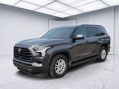 Used 2025 Toyota Sequoia SR5 AWD/4WD image 2