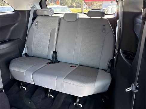 Used 2025 Toyota Sienna LE image 12