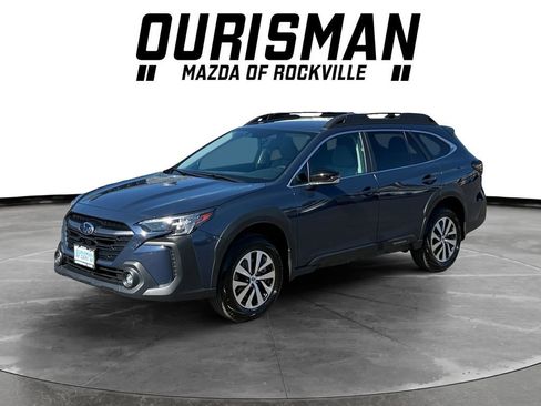 Used 2025 Subaru Outback Premium AWD/4WD image 2