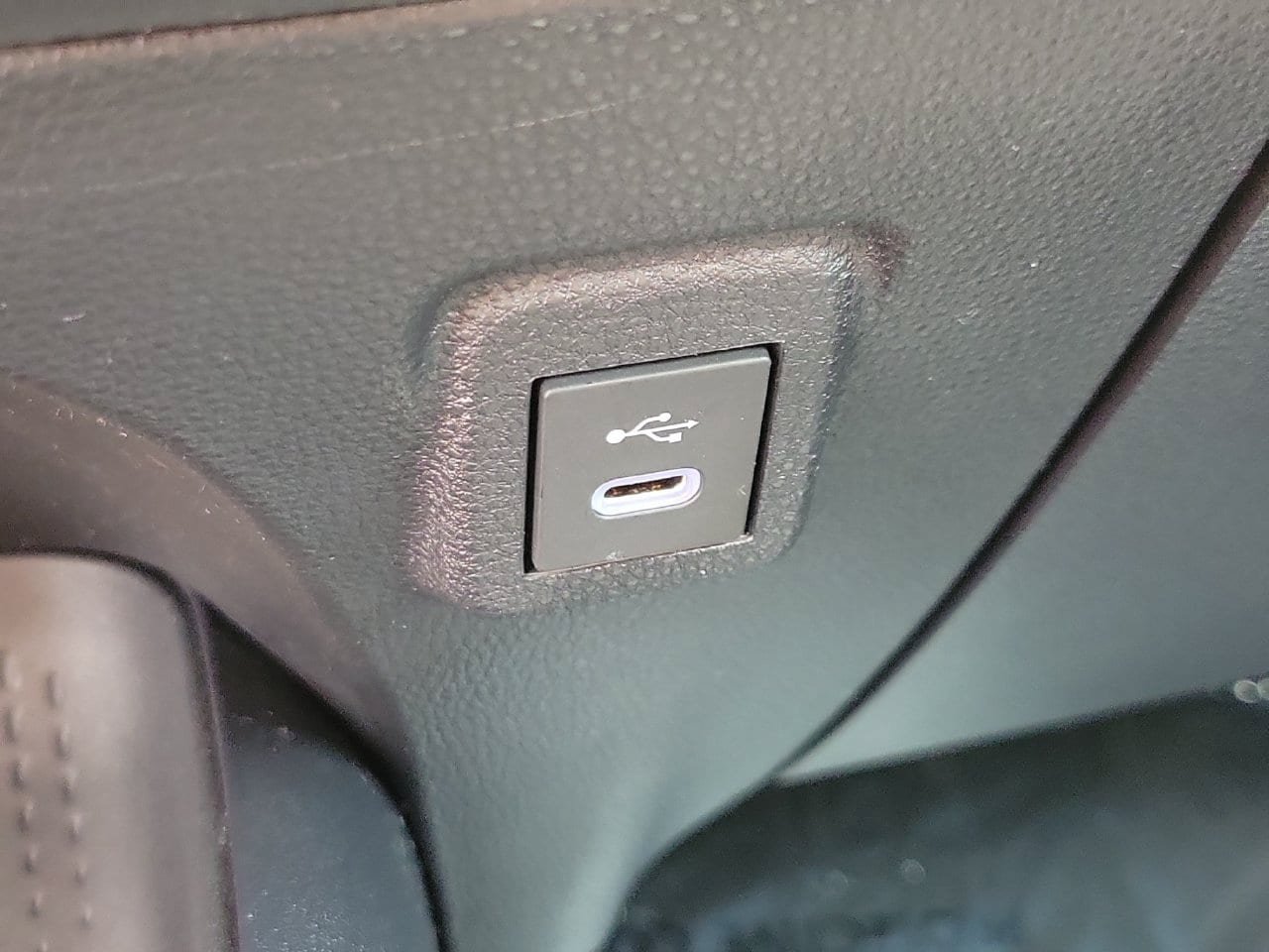 Used 2025 Toyota Corolla LE FWD image 28
