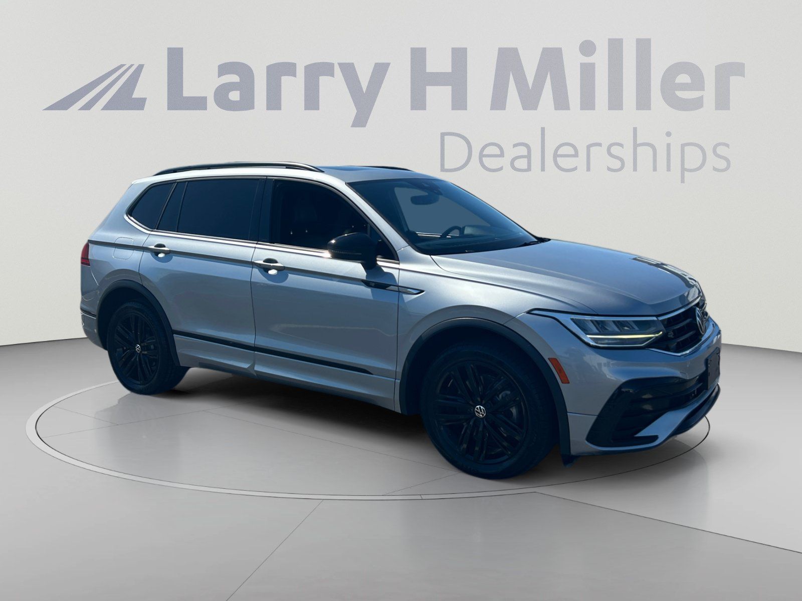 Used 2022 Volkswagen Tiguan SE R-Line FWD image 7