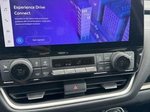 Used 2024 Toyota Grand Highlander XLE FWD image 11