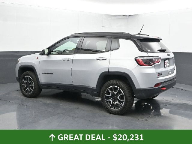 Used 2025 Jeep Compass Trailhawk AWD/4WD image 10