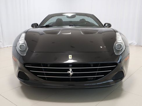 Used 2016 Ferrari California T RWD image 4
