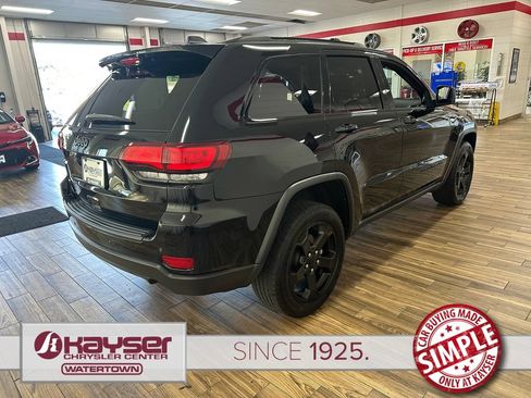 Used 2021 Jeep Grand Cherokee Freedom Edition AWD/4WD image 5