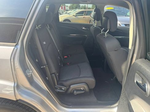 Used 2018 Dodge Journey SE w/ Connectivity Group FWD image 14